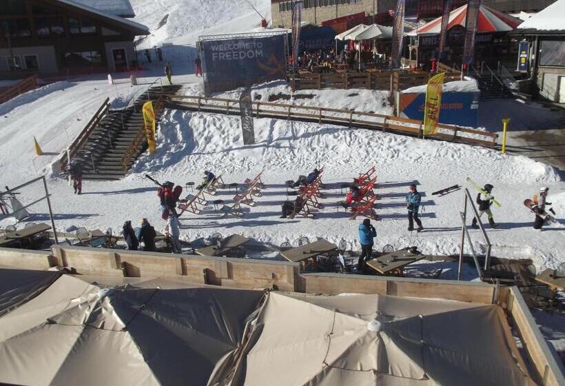 اتاق خانوادگی, Alegra