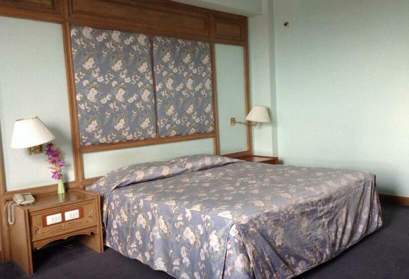 Номер Стандарт, Diamond River Ping Petchngam