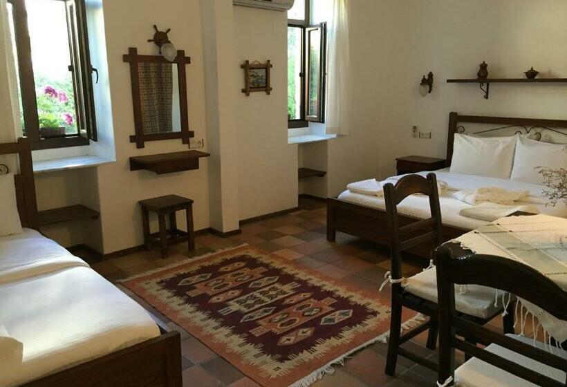 Трехместный Номер Deluxe, Happy Caretta