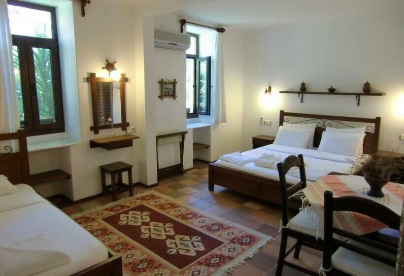 Трехместный Номер Deluxe, Happy Caretta