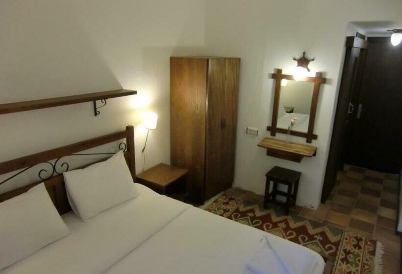 Номер Стандарт, Happy Caretta