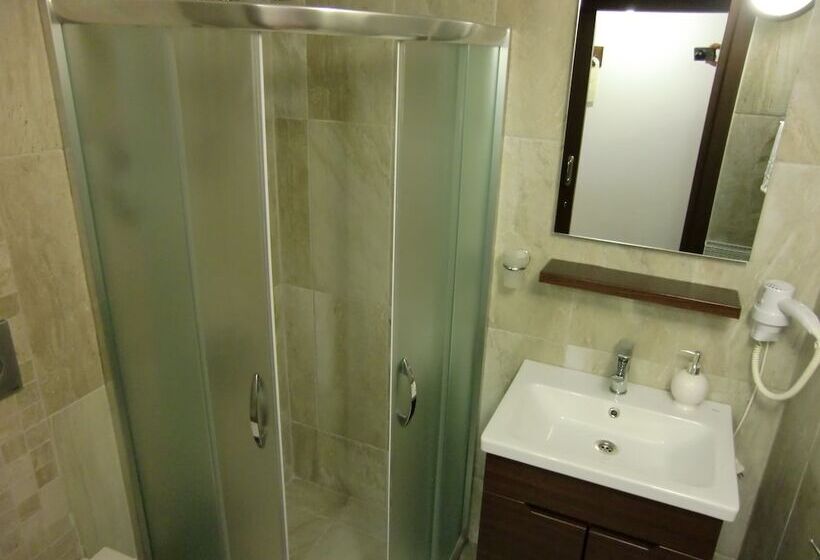 Номер Стандарт, Happy Caretta