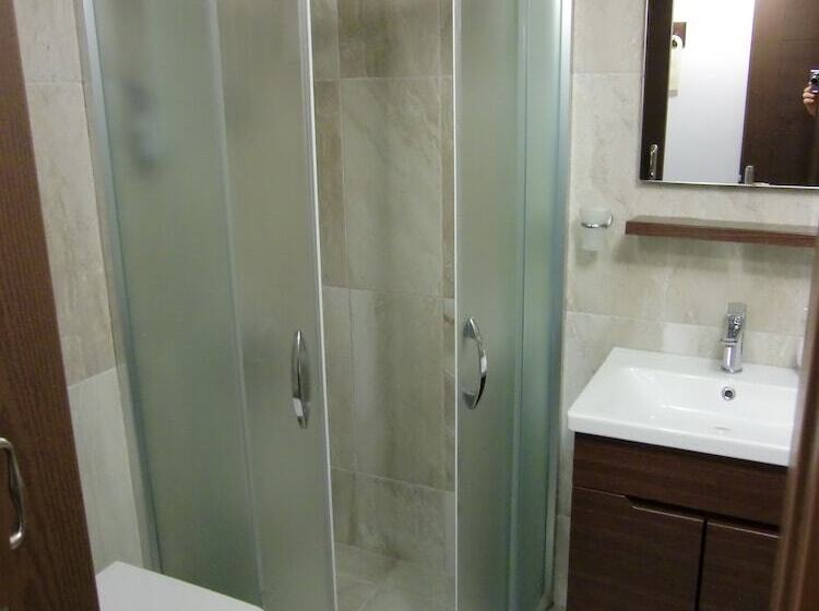 Номер Стандарт, Happy Caretta