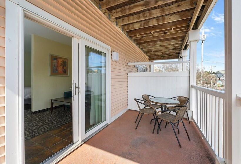 デラックススイート, Monte Carlo Condos