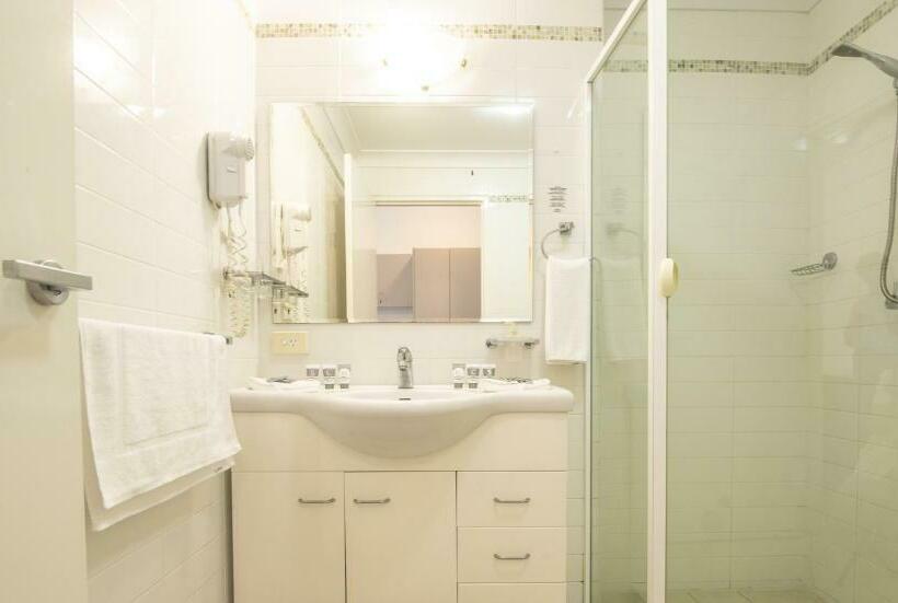 اتاق خانوادگی, Warners At The Bay