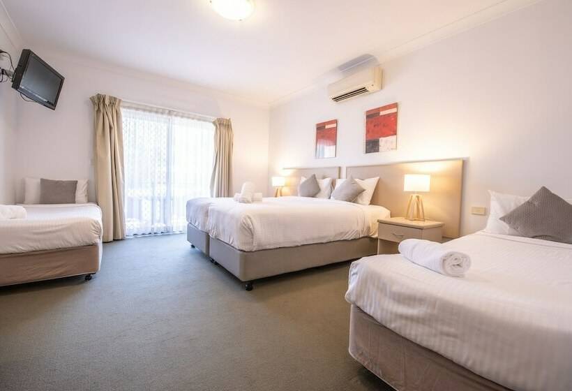 اتاق خانوادگی, Warners At The Bay