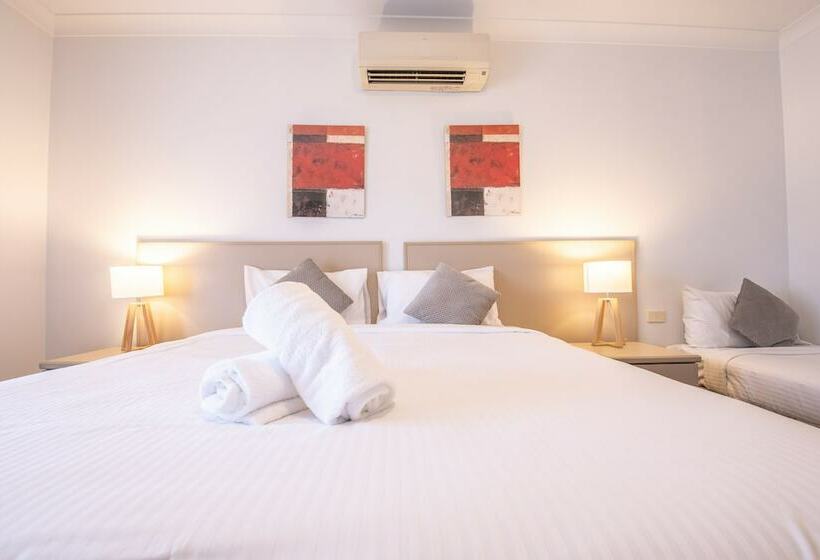 اتاق خانوادگی, Warners At The Bay