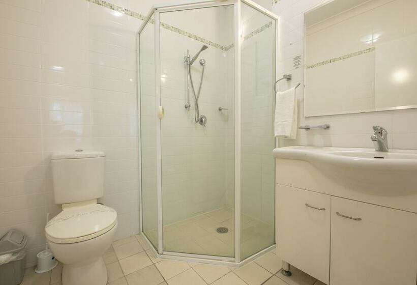 اتاق خانوادگی, Warners At The Bay