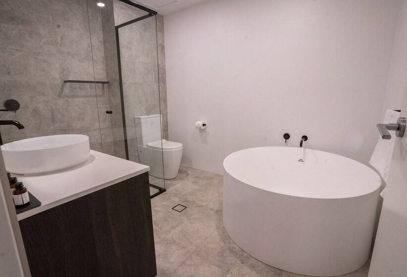 اتاق سوپریور با تخت بزرگ, Warners At The Bay