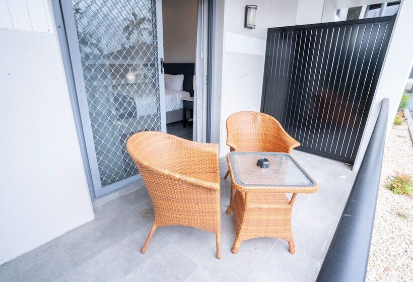 اتاق سوپریور با تخت بزرگ, Warners At The Bay