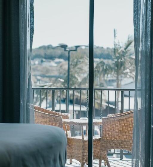 اتاق سوپریور با تخت بزرگ, Warners At The Bay