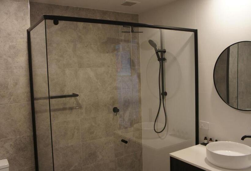 اتاق سوپریور با تخت بزرگ, Warners At The Bay