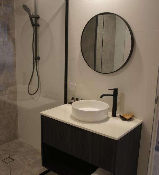 اتاق سوپریور با تخت بزرگ, Warners At The Bay