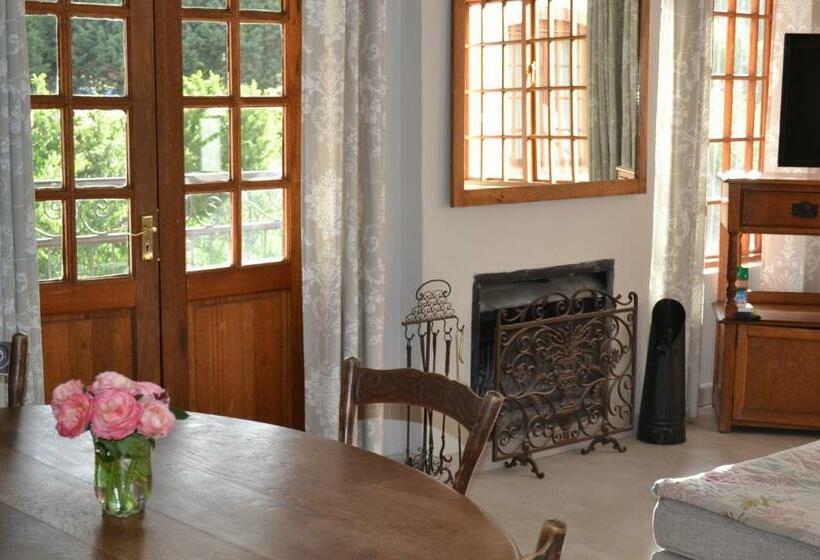 Люкс Классика, By The Way Guesthouse