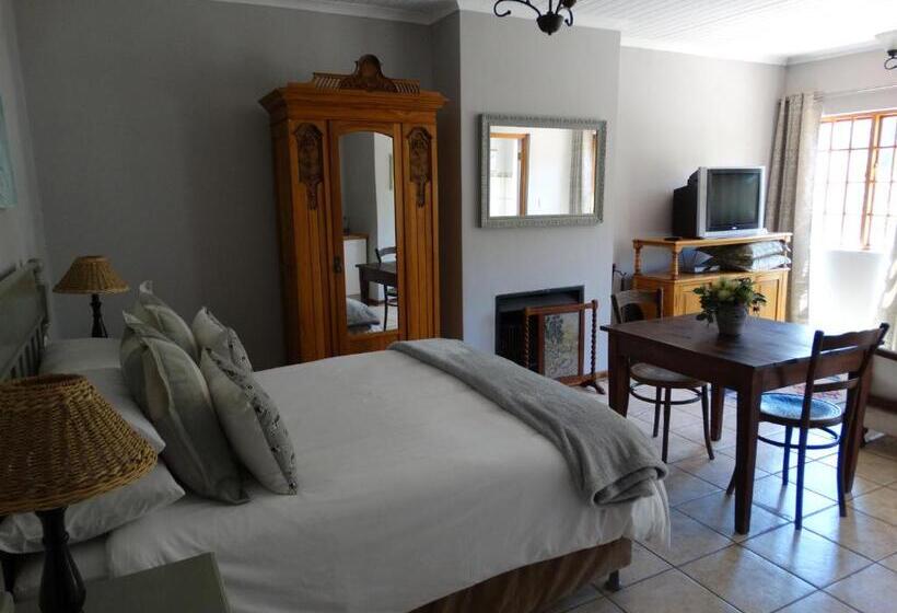 Люкс Классика, By The Way Guesthouse