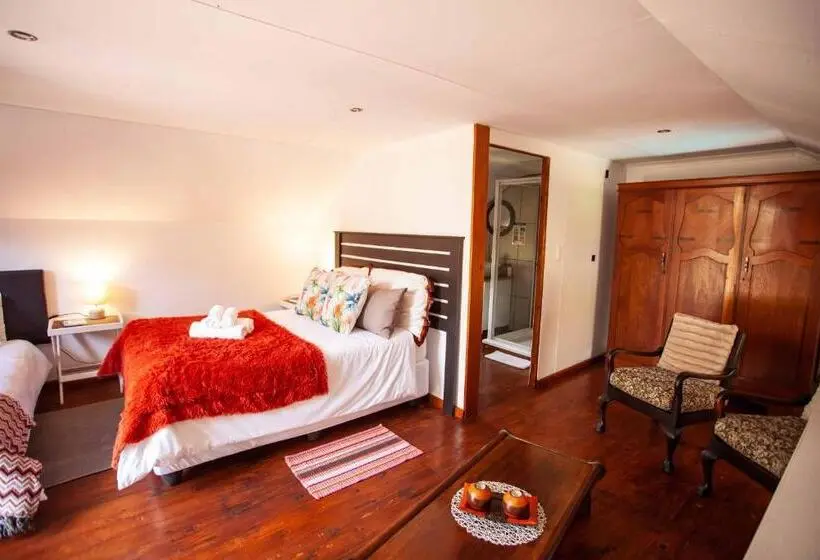 Comfort room with balcony, Flametree Guesthouse