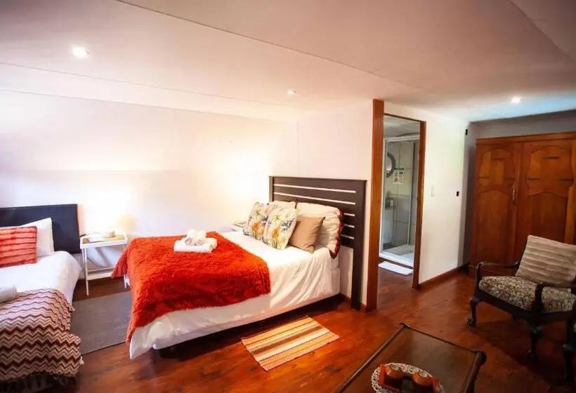 Comfort room with balcony, Flametree Guesthouse