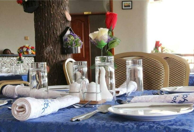 اتاق استاندارد با چشم‌انداز باغ, Sapphire