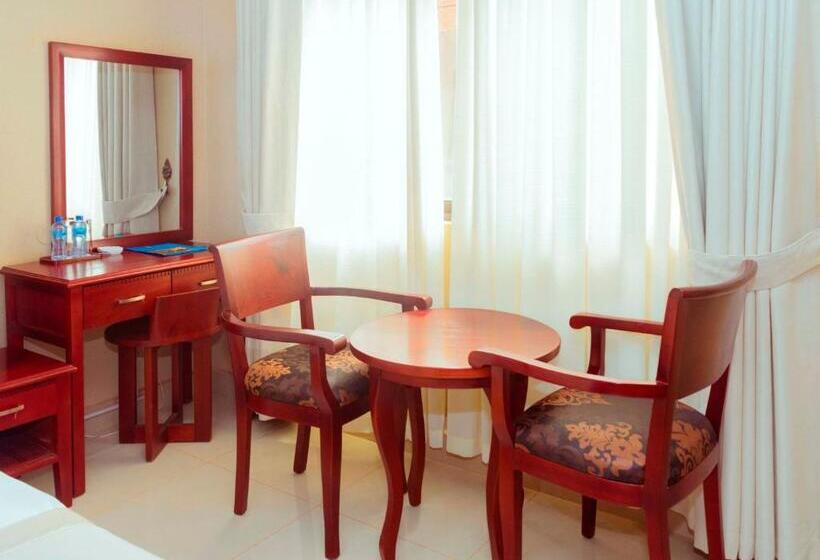 اتاق استاندارد با چشم‌انداز باغ, Sapphire