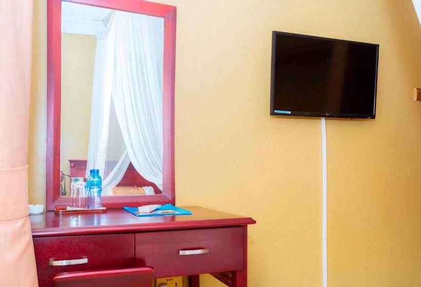 اتاق استاندارد با چشم‌انداز باغ, Sapphire