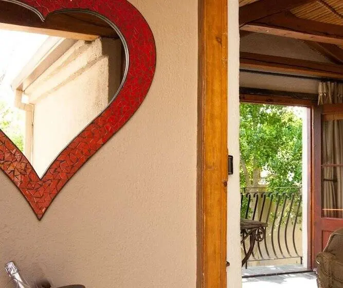 اتاق رمانتیک, Babette Bed And Breakfast