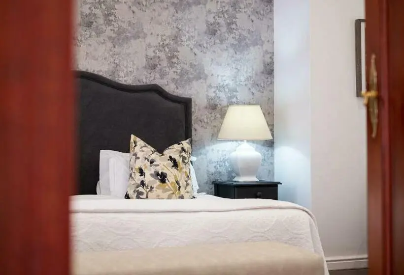 Perhehuone, Stellenhof Guest House