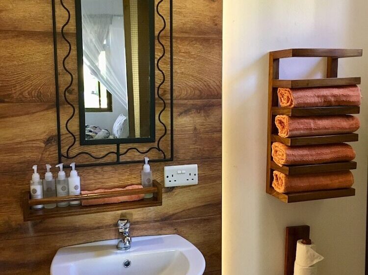 수피리어 트리플 룸, Ahadi Lodge