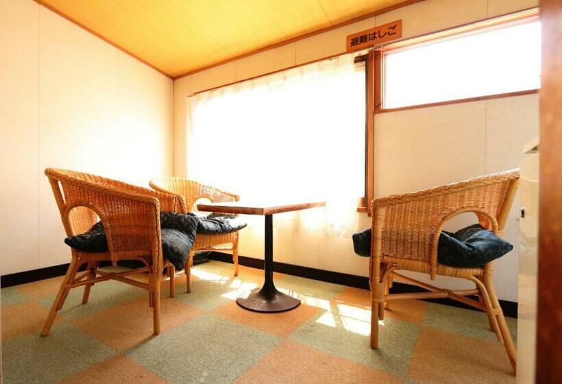 スタンダード4人部屋, Kaneki