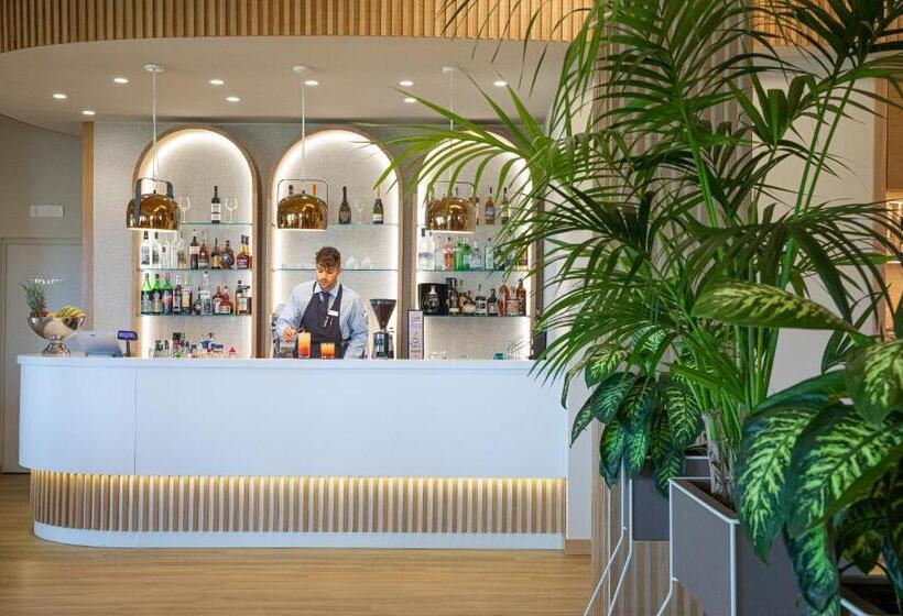 Quarto Quadruple Basic, Lu  Hotel Porto Pino