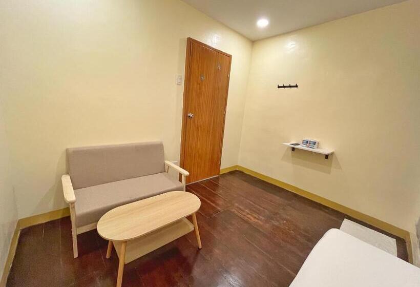 اتاق لوکس خانوادگی, Zuric Pension House