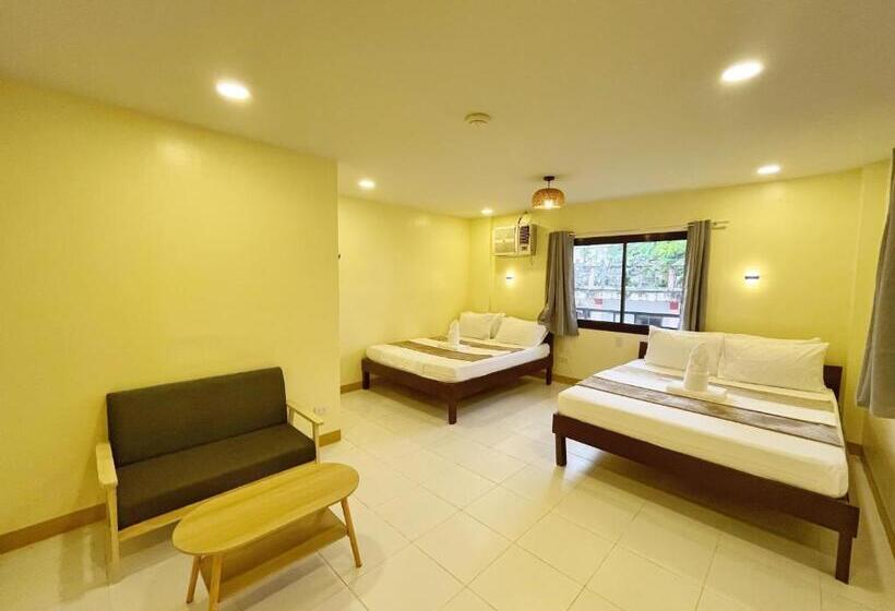 اتاق استاندارد چهار تخته, Zuric Pension House