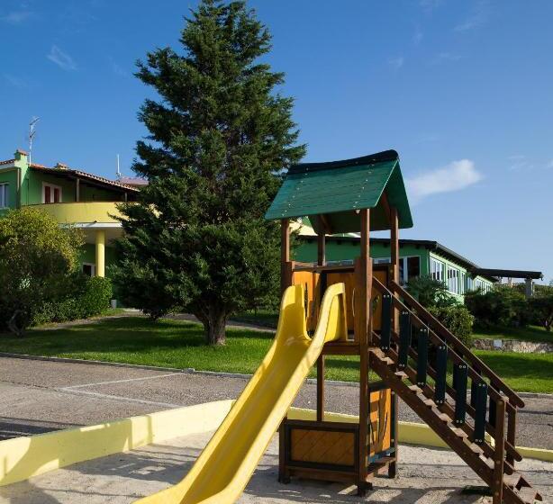 베이직 4인 룸, Lu  Hotel Porto Pino