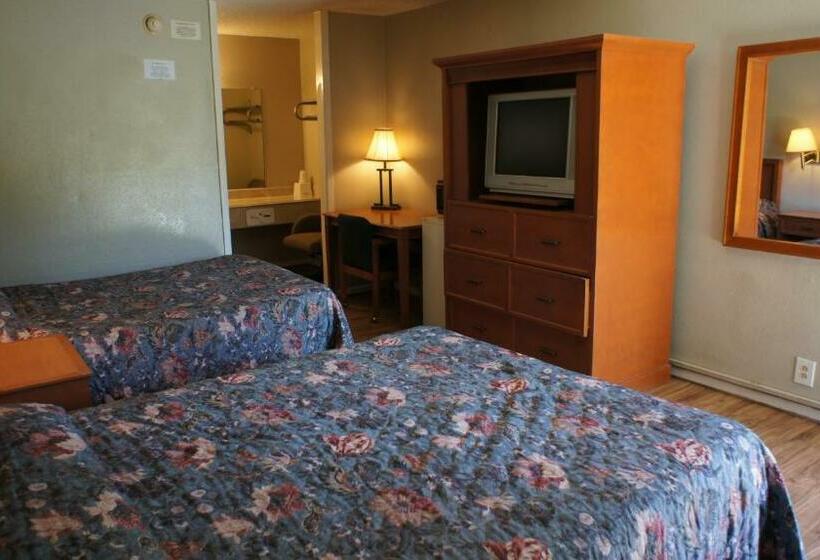 带2个双人床的标准工作室, Executive Inn & Suites