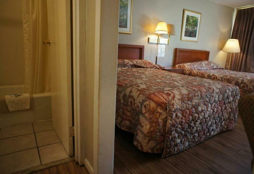 带2个双人床的标准工作室, Executive Inn & Suites