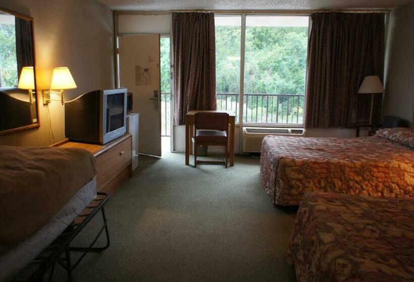 带2个双人床的标准工作室, Executive Inn & Suites