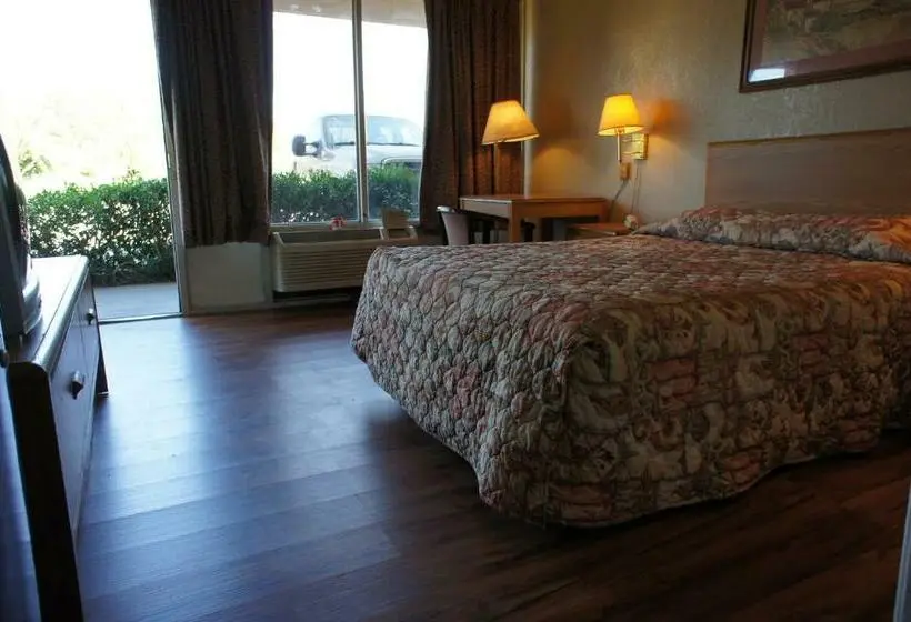 Standard Yhden Hengen Huone, Executive Inn & Suites