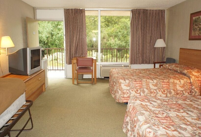 带2个双人床的标准工作室, Executive Inn & Suites