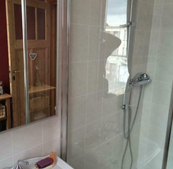 غرفة إقتصادية, Chez Mémère