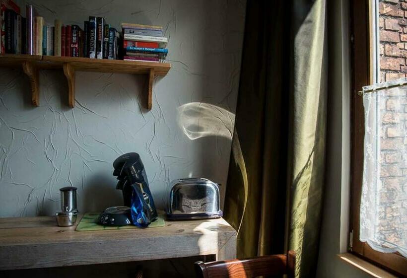 غرفة إقتصادية, Chez Mémère