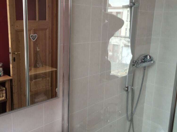 غرفة ديلوكس, Chez Mémère