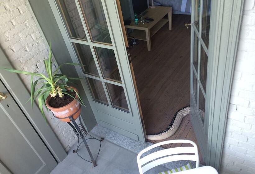 غرفة ديلوكس, Chez Mémère