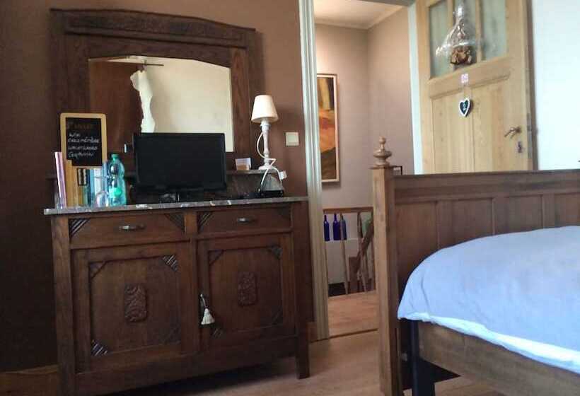 غرفة ديلوكس, Chez Mémère