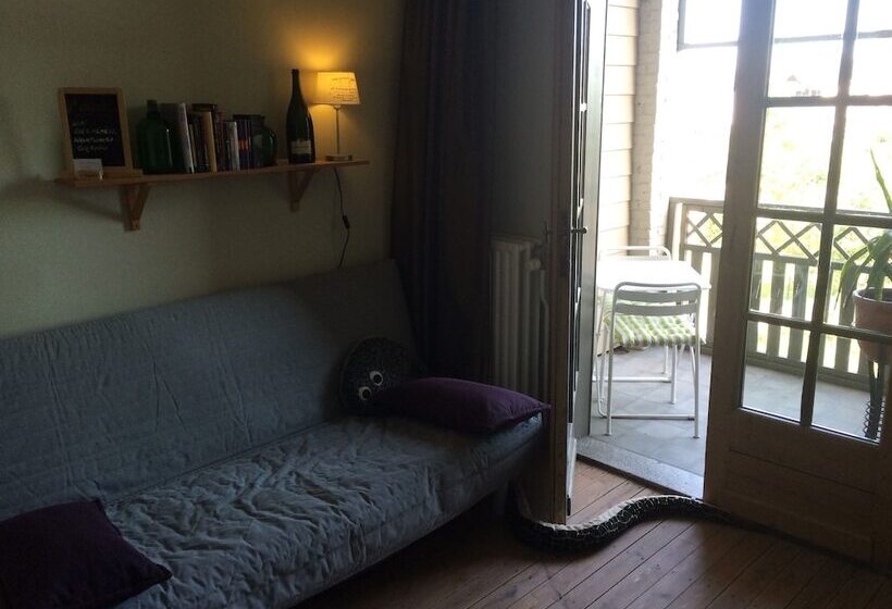 Номер Deluxe, Chez Mémère