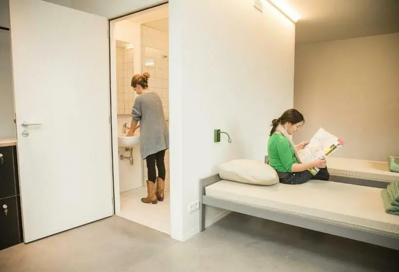 Standard Neljän Hengen Huone, Hostel Groeninghe
