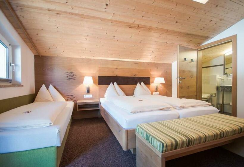 Quarto Triplo Estandar, Alpenwelt Superior