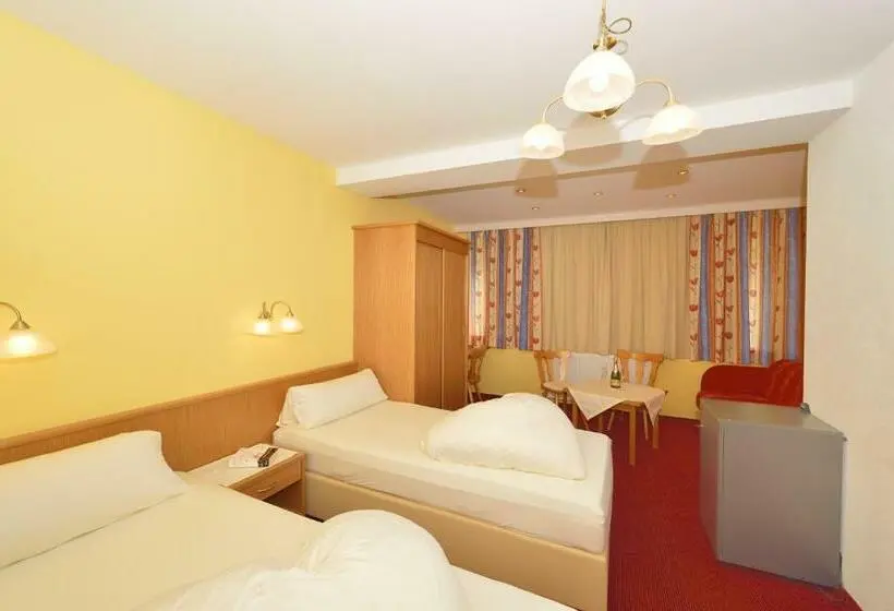 Standard Kolmen Hengen Huone, Garni Viktoria