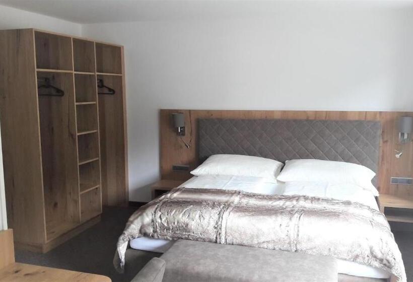 Номер Deluxe с Балконом, Garni Viktoria