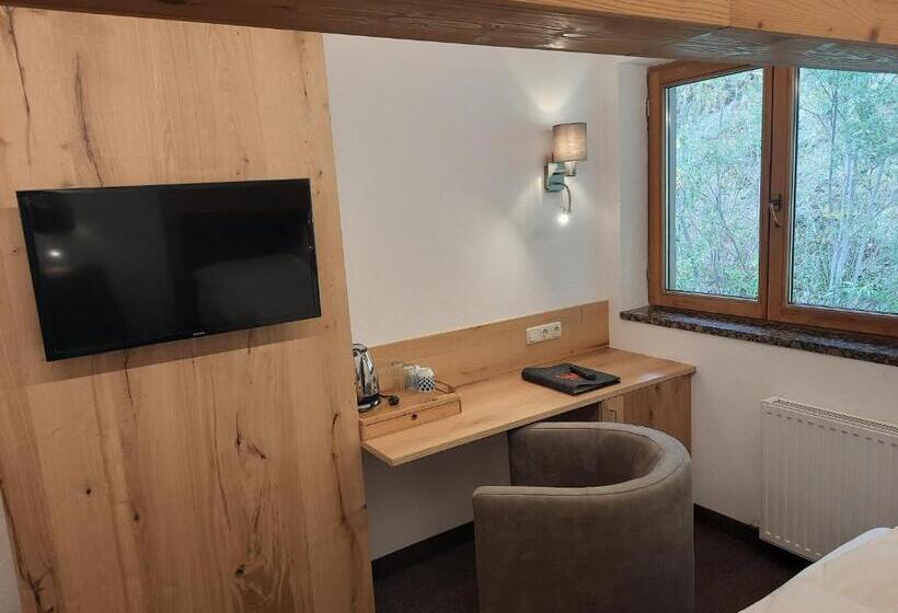 Quarto Estandar Individual, Garni Viktoria