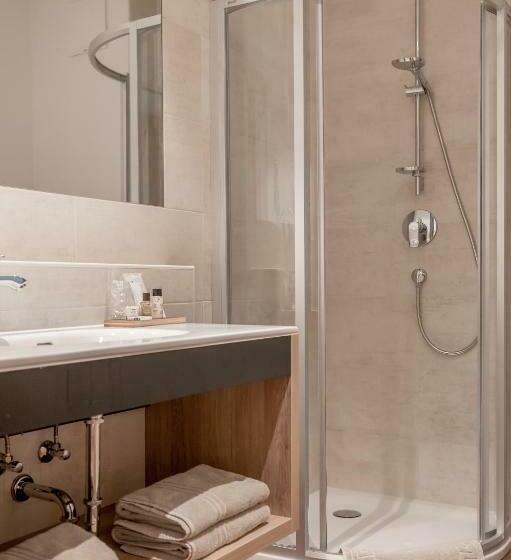 Comfort room with balcony, Mathiesn