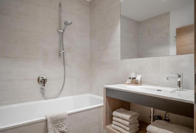 Comfort room with balcony, Mathiesn